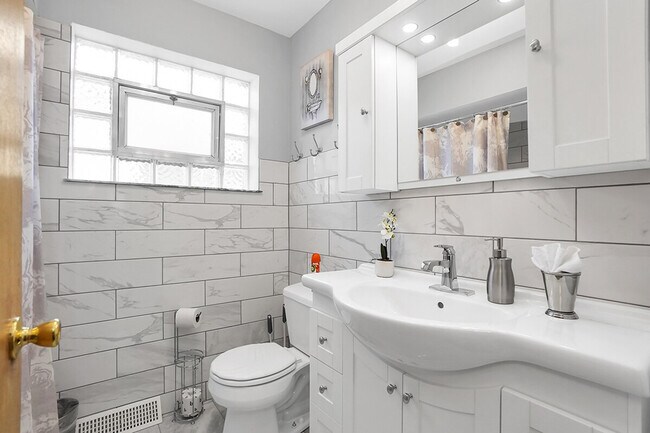 Foto del edificio - 6059 W 64th St