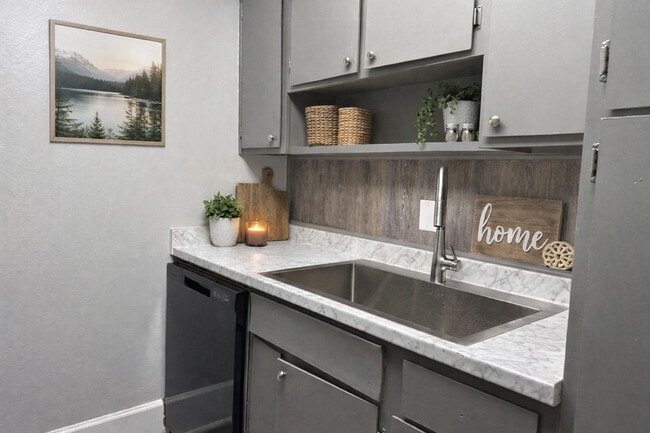 Building Photo - Wind Crest Apartments & Townhomes Space to Live. Room to Relax. Location You’ll Love.