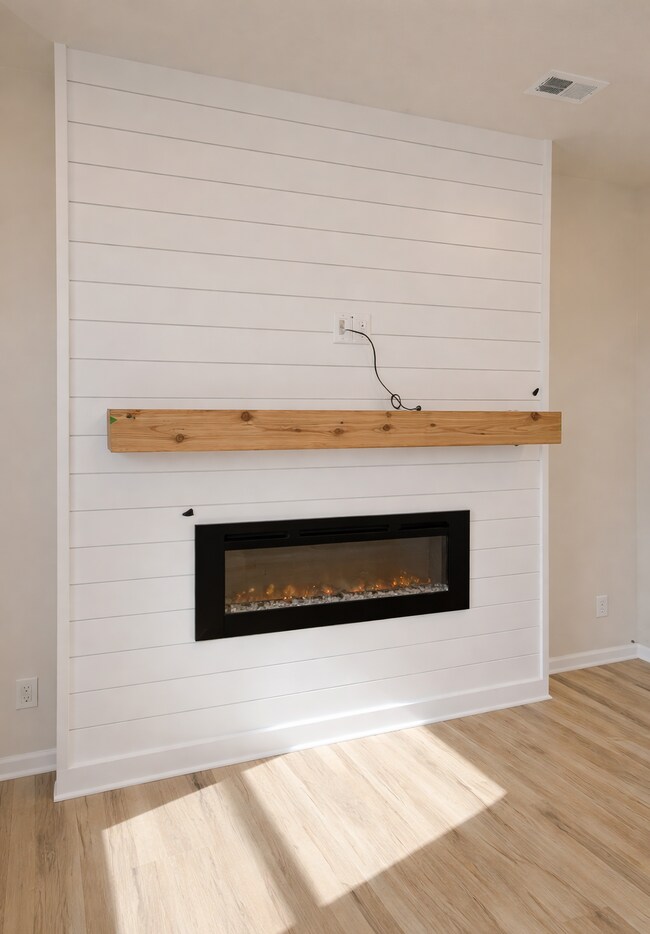 Foto del edificio - 5015 Weddington Rd