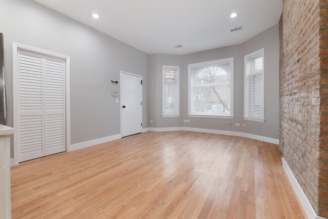 Building Photo - 1303 W Flournoy St