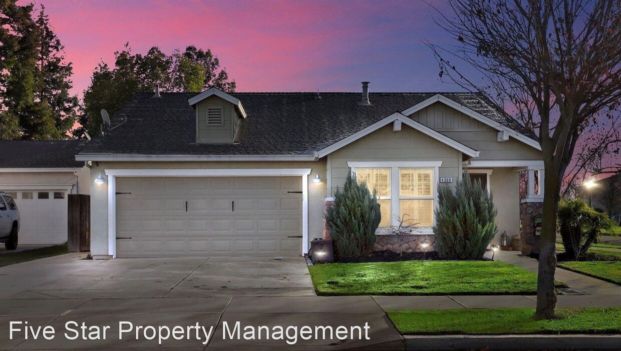 Foto principal - 3 br, 2 bath House - 4200 Seranade Dr