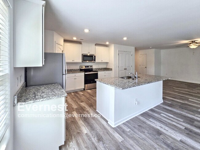 Foto del edificio - 4039 Meredith Woods Ln