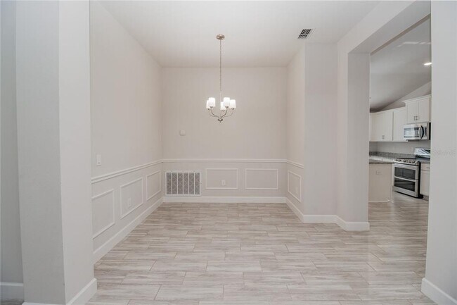 Building Photo - 4903 Vue Delac Pass