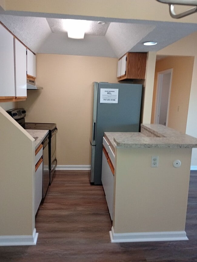 Building Photo - 2 Bed 1 Bath Apartment