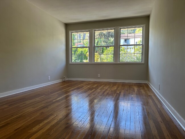 Building Photo - 5174 Franklin Ave
