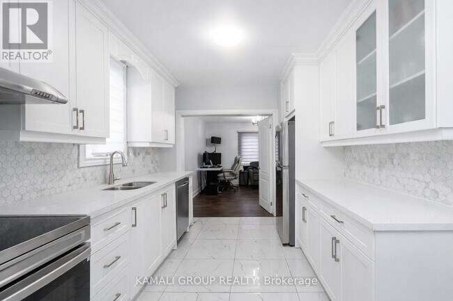 Photo du bâtiment - 449 Kenilworth Ave N