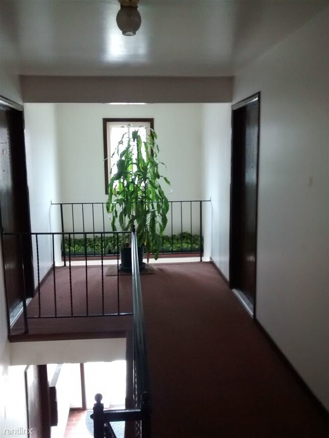 Foto del edificio - 402 E Hickory Rdg