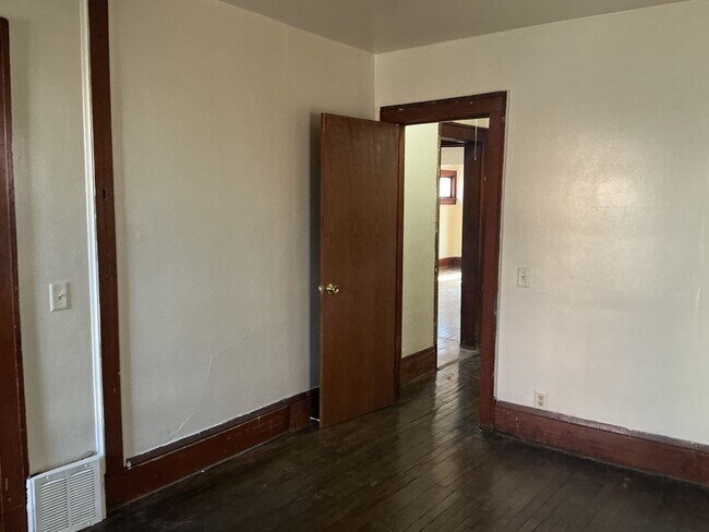 Foto del edificio - 3716-3718 W Roberts St