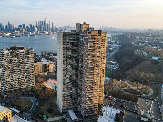 Foto del edificio - 6040 JFK Blvd E