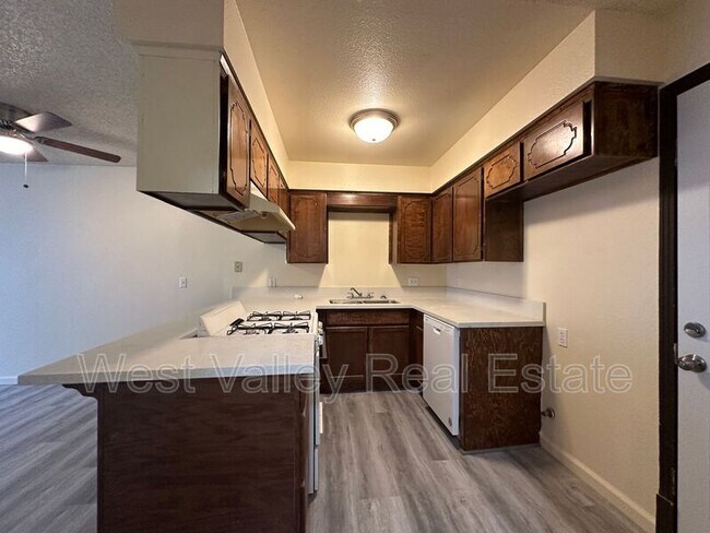 Foto del edificio - 205 W Ash St