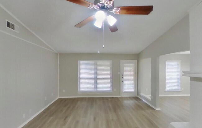 Foto del edificio - AVAILABLE NOW