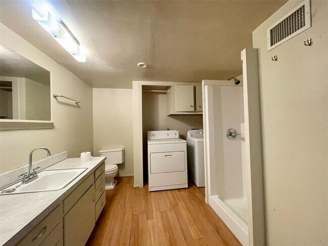 Building Photo - 1201 S Austin St
