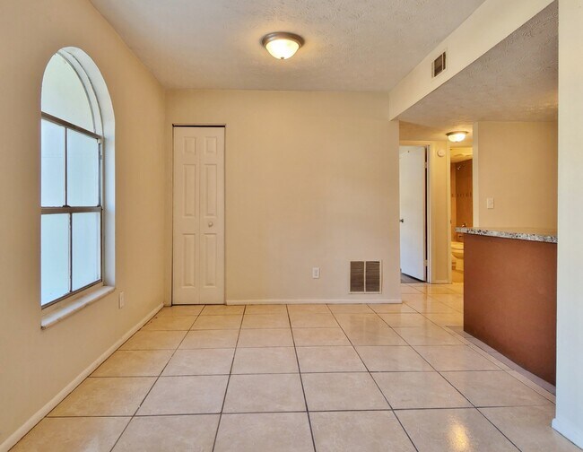 Les Chateaux Apartments in Jacksonville, FL