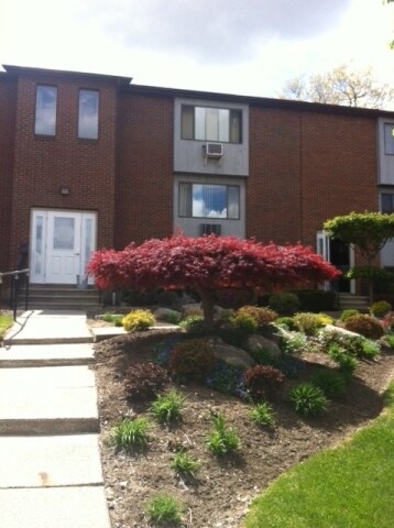 Foto del edificio - 211 Highland Ave