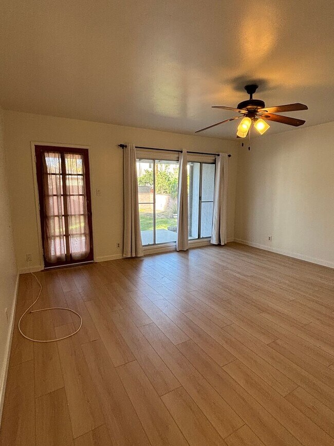 Building Photo - Charming 3-Bedroom Home with Large Yard on a Quiet Lakewood Street