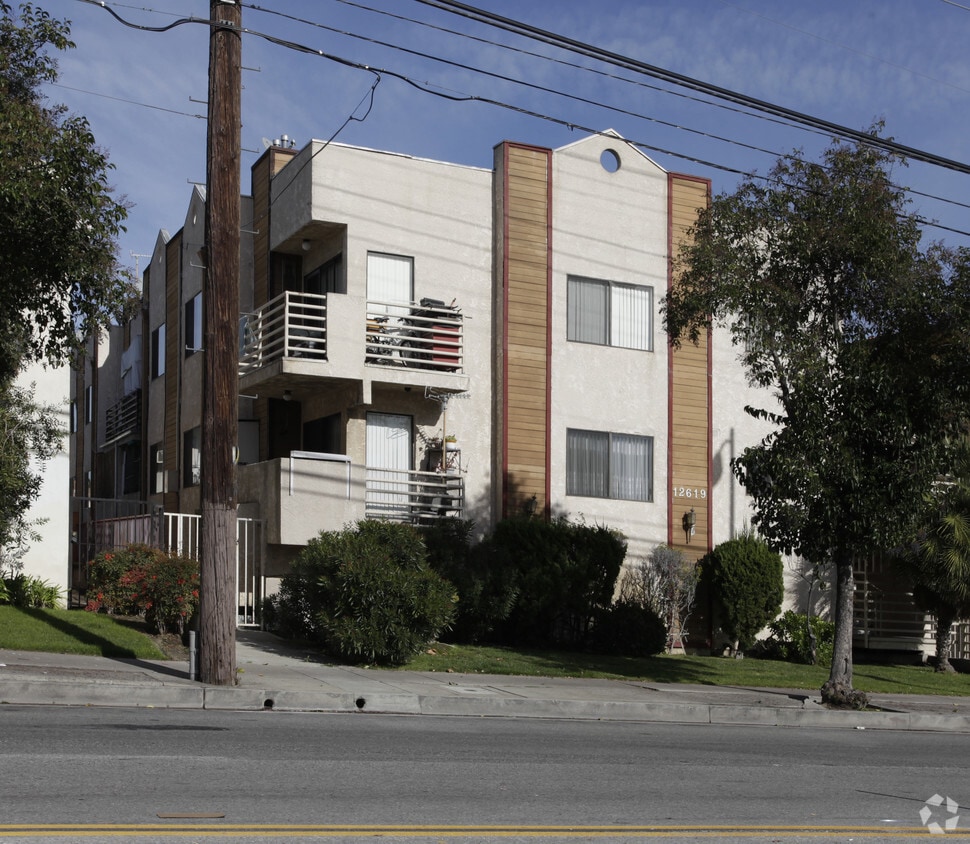 Foto del edificio - 12619 Vanowen St