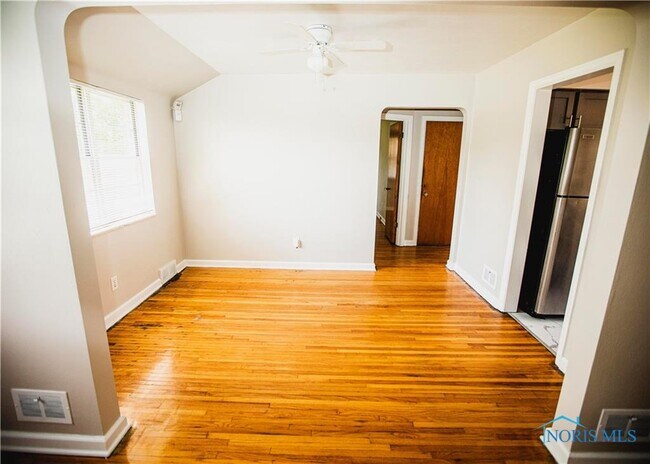 Building Photo - 3127 Meadowbrook Ct