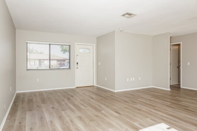 Foto del edificio - 7574 Mesa St