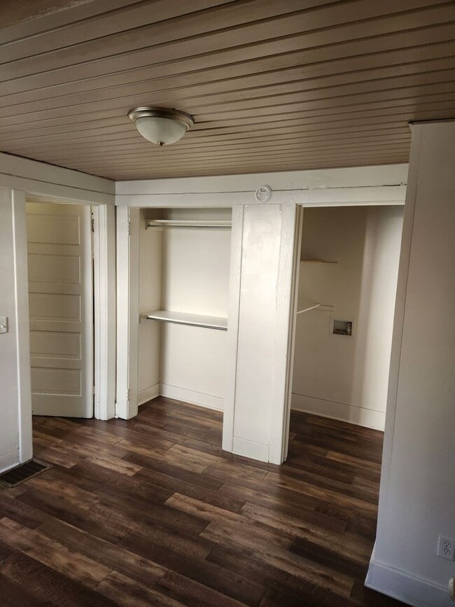 Building Photo - Broadway Triplex