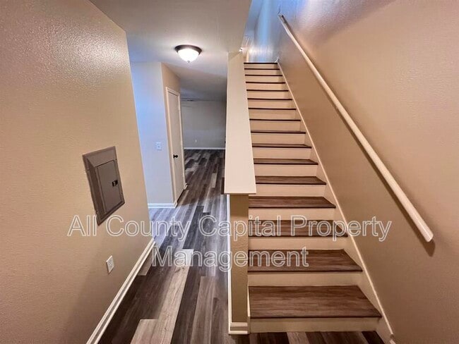 Building Photo - 10523 Hunters Pond