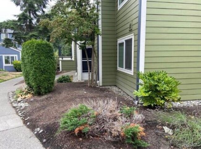 Building Photo - 12607 SE 41st Pl