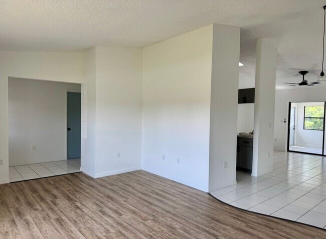 Foto del edificio - 2391 Briarwood St