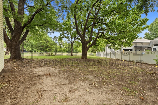 Foto del edificio - 428 Peach Tree Ln