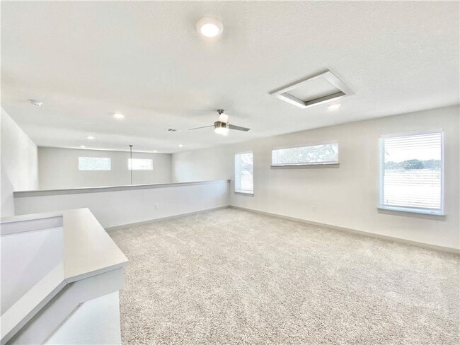 Foto del edificio - 100 Geminiflora Bend