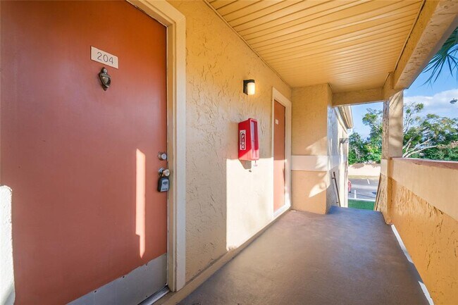 Foto del edificio - 646 Kenwick Cir