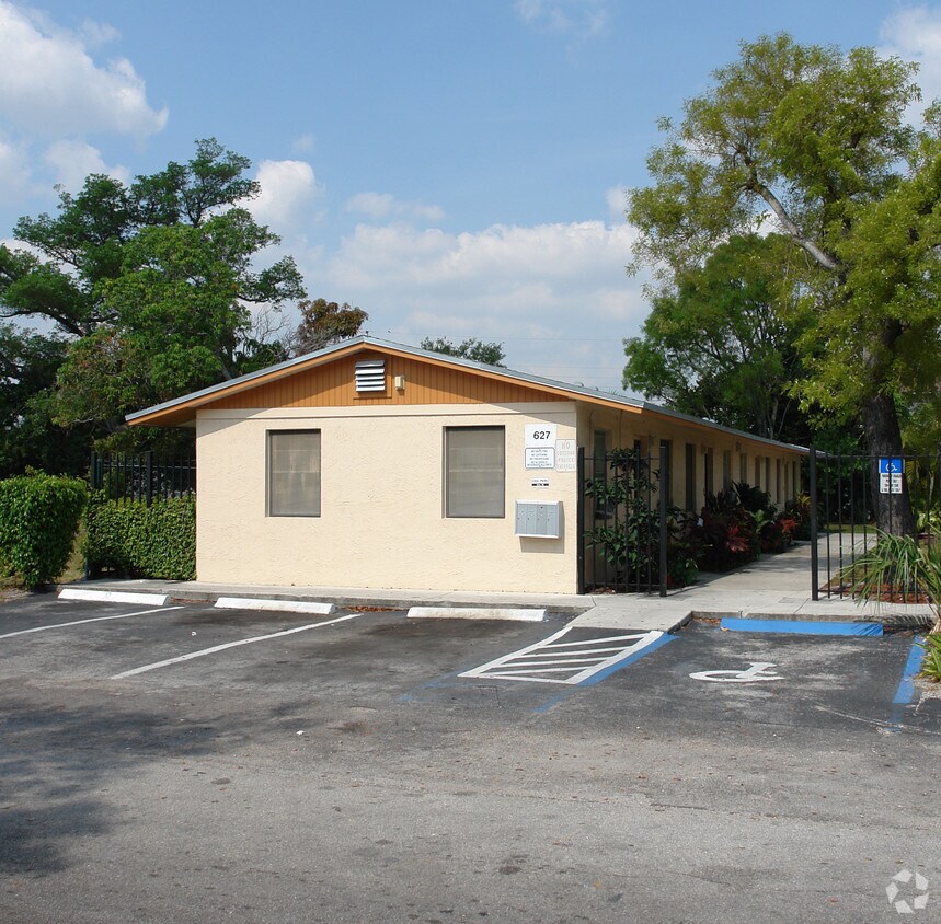 Foto del edificio - 627-629 NW 10th Ave