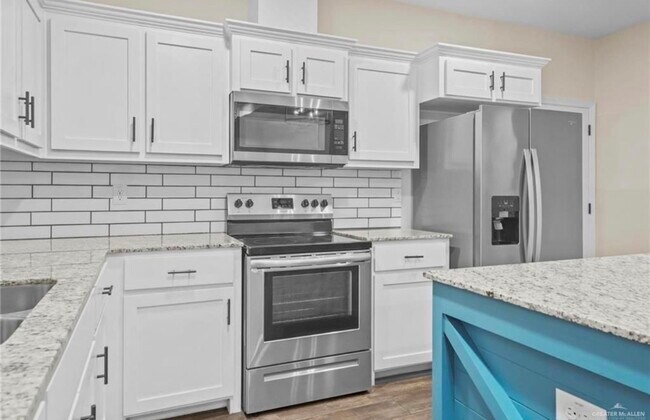 Foto del edificio - 908 W La Pointe Ave