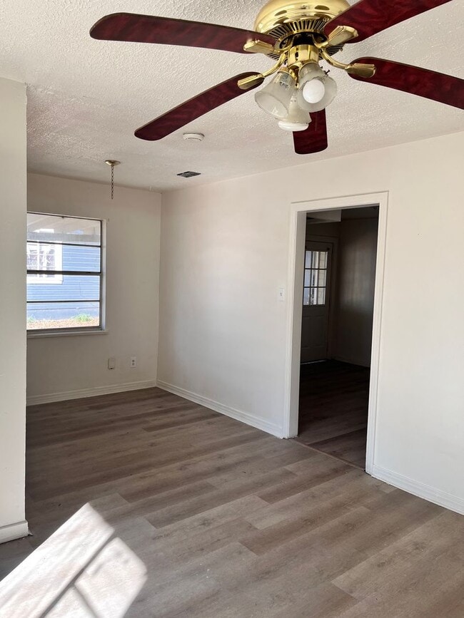 Building Photo - Sunset Acres 3 Bedroom Home- Call Today!