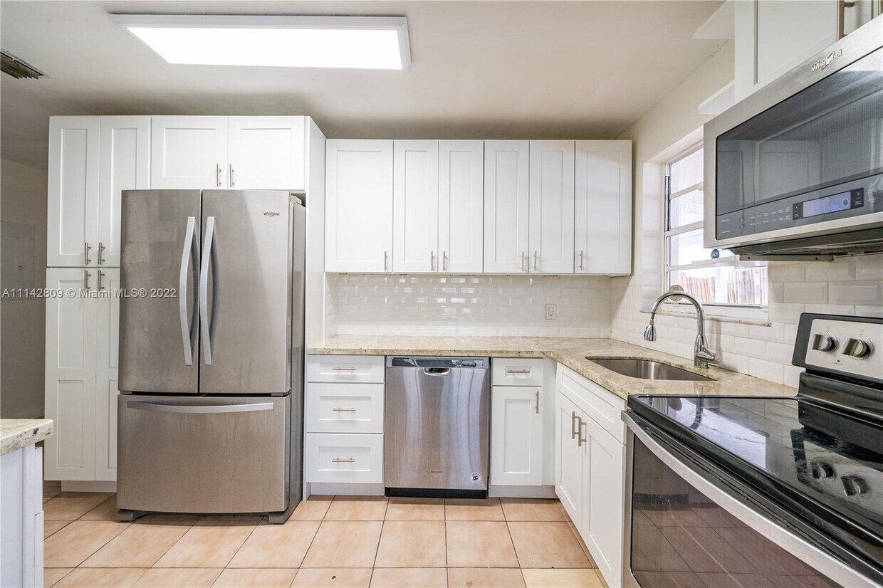 Foto principal - 2971 SW 16th Terrace
