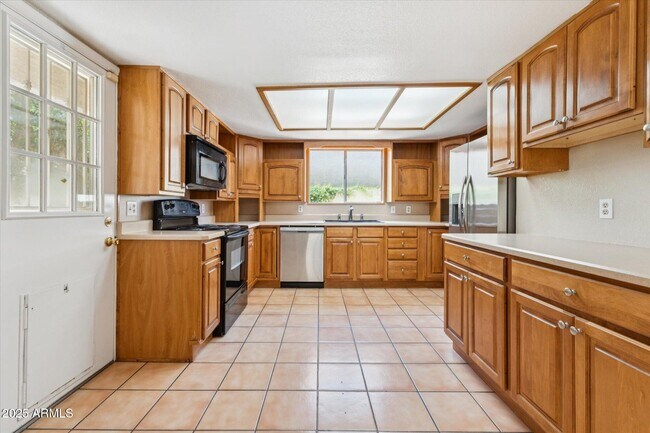 Building Photo - 1743 E Tara Dr
