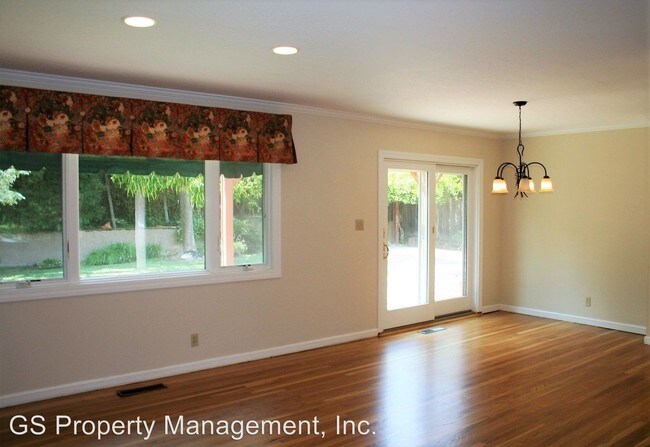 Building Photo - 5 br, 3.5 bath House - 911 Liberty Court