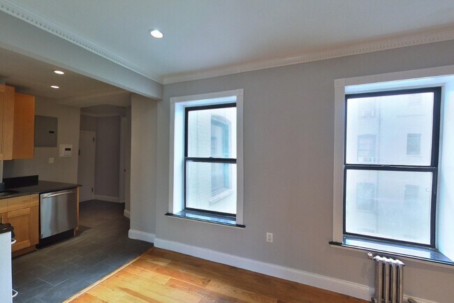 Building Photo - 330 E 100th St