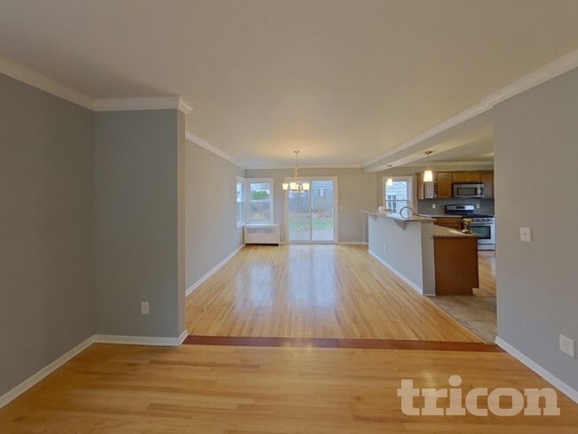 Building Photo - 803 Willard St W