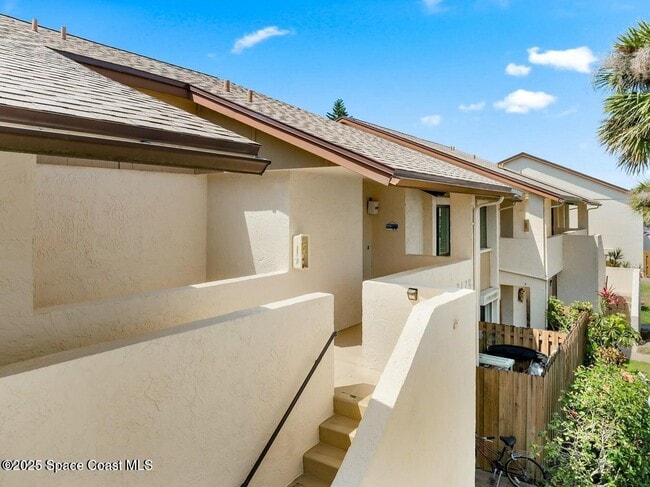 Building Photo - 2175 Golf Isle Dr