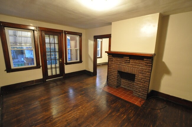 Building Photo - Cozy Living in Beaver Falls Awaits You!