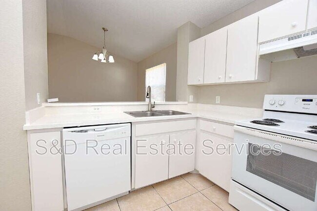 Foto del edificio - 7427 Gingko Ave