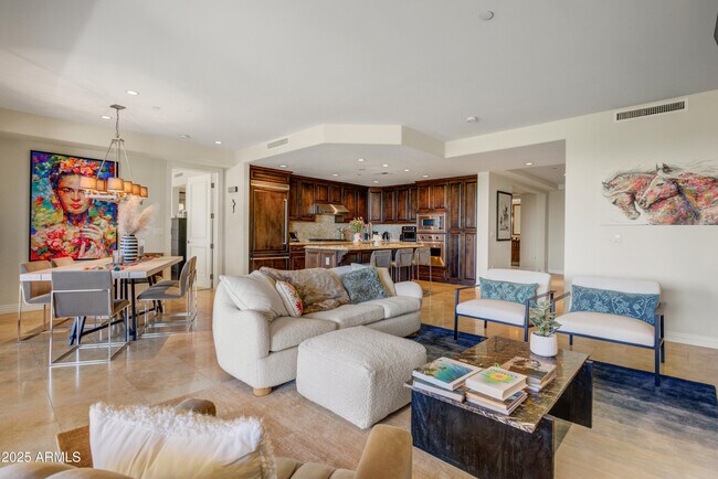 Foto del edificio - 7181 E Camelback Rd