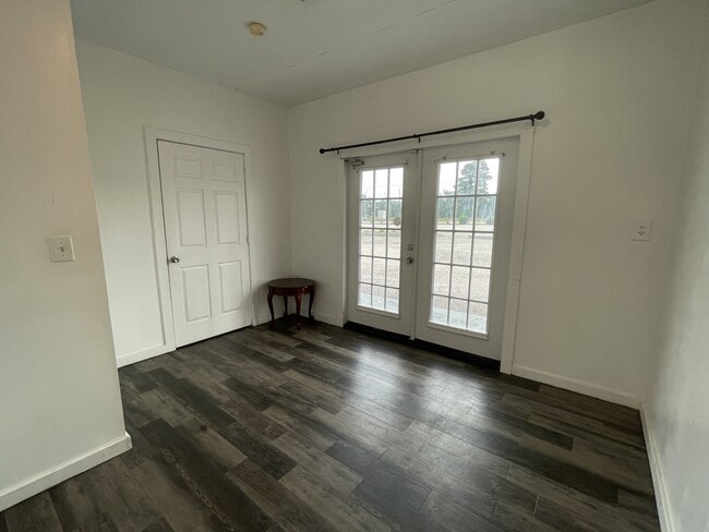 Foto del edificio - 20892 Cochran Rd
