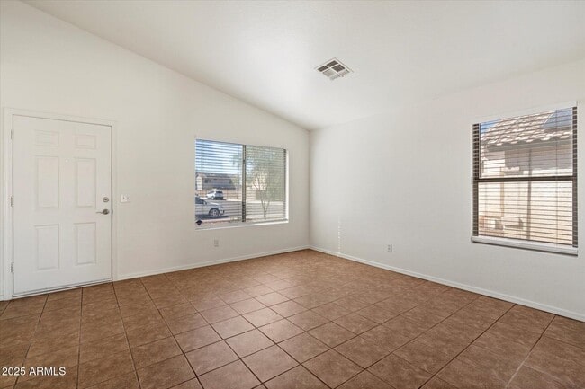 Foto del edificio - 15848 W Woodlands Ave