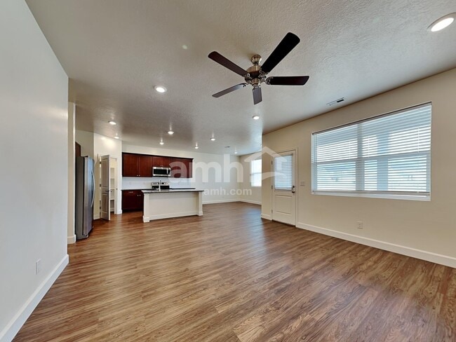 Building Photo - 1202 Wagon Way