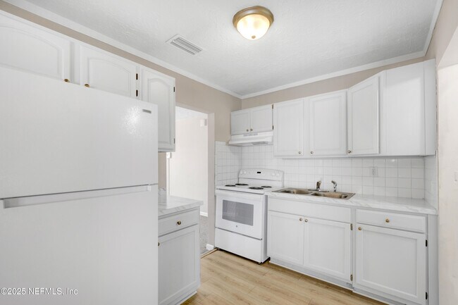Foto del edificio - 2971 W 16th St