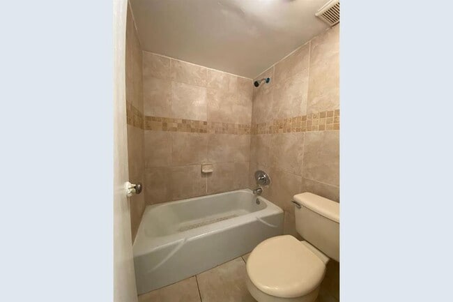 Foto del edificio - 2432 Lemon Tree Ln
