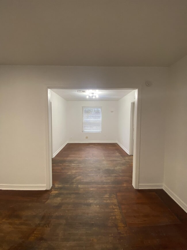 Photo - 1304 Campbell Rd House