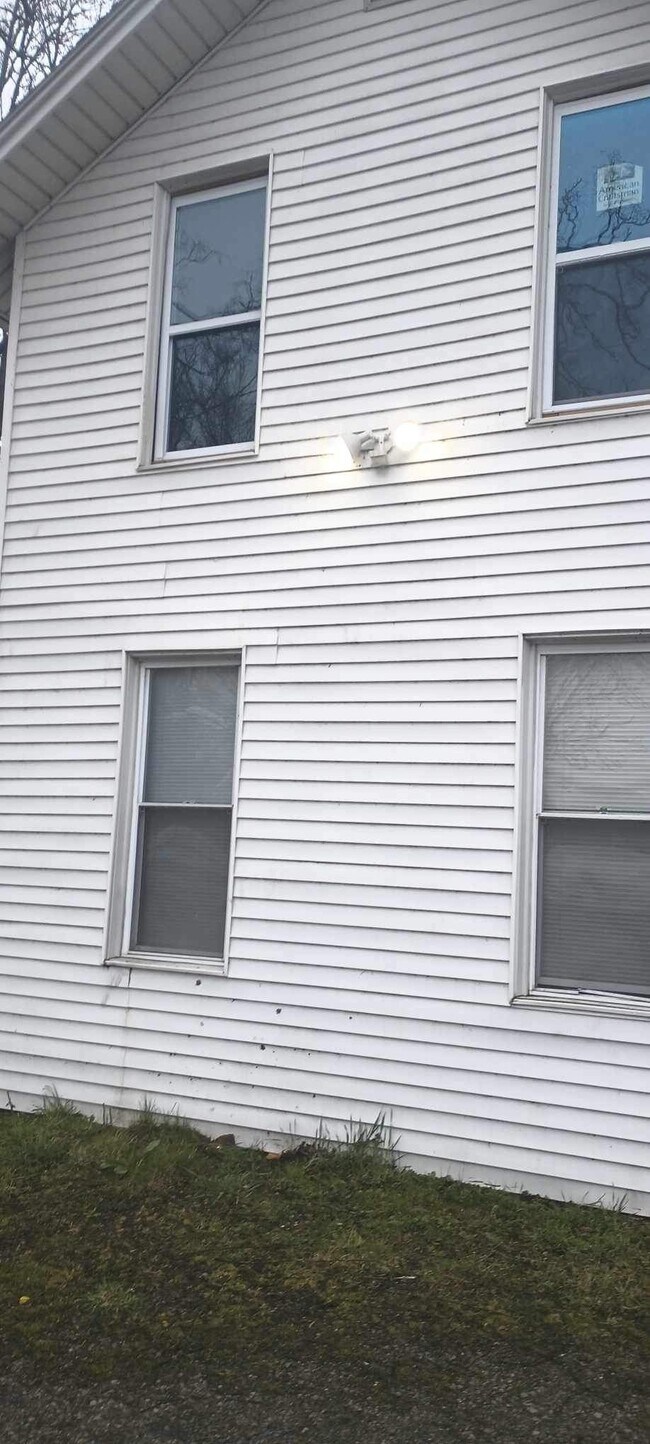 Building Photo - 227 Hathaway St