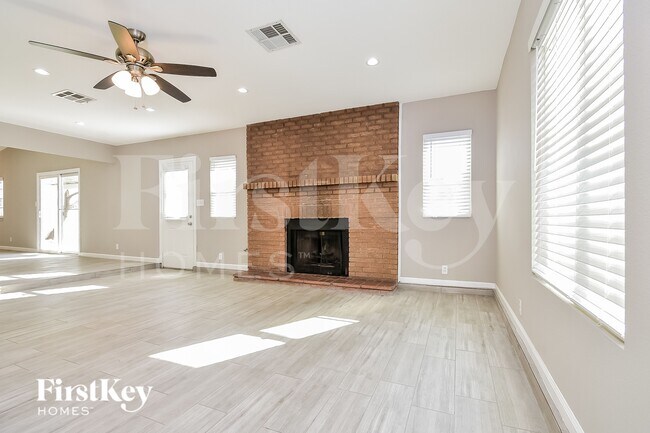 Foto del edificio - 6381 Newville Ave
