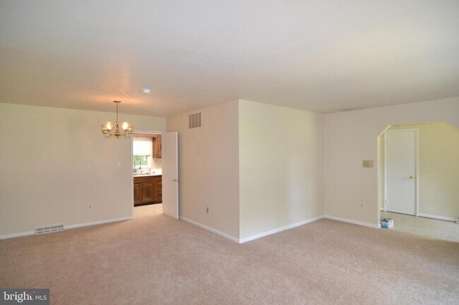 Foto del edificio - 3670 Laurel Dr
